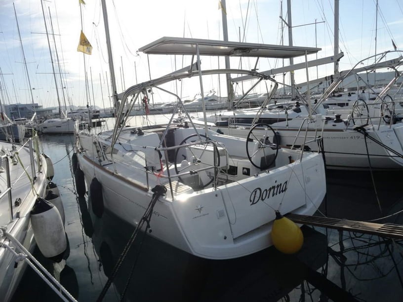 Pula Sailboat 2 cabin 6 berths 6 guests 10.34 m Listing Number: #6742 3