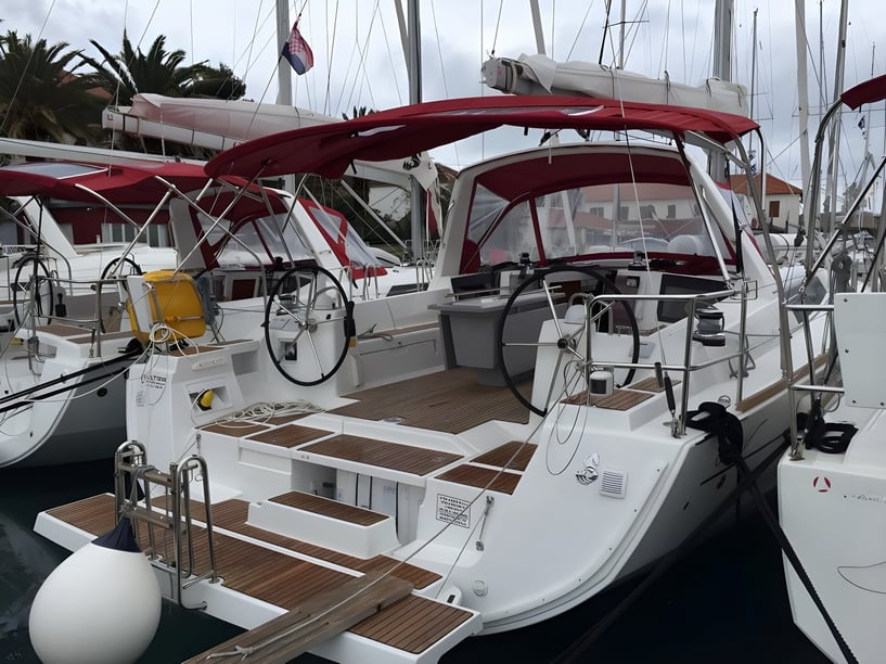 Gesplitst Zeilboot Cabine 4  10  slaapplaatsen 10  gasten 13.85 m Lijstnummer: #675