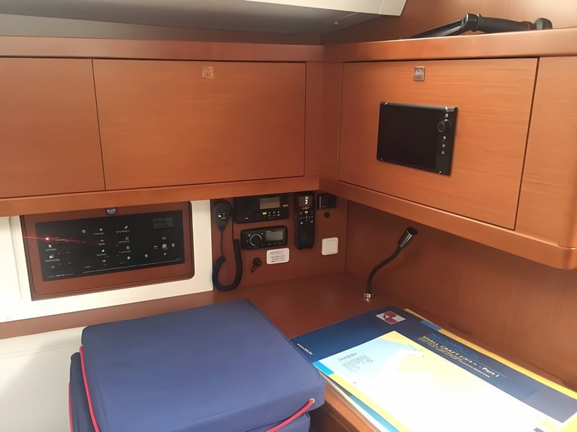 Gesplitst Zeilboot Cabine 4  10  slaapplaatsen 10  gasten 13.85 m Lijstnummer: #675 5