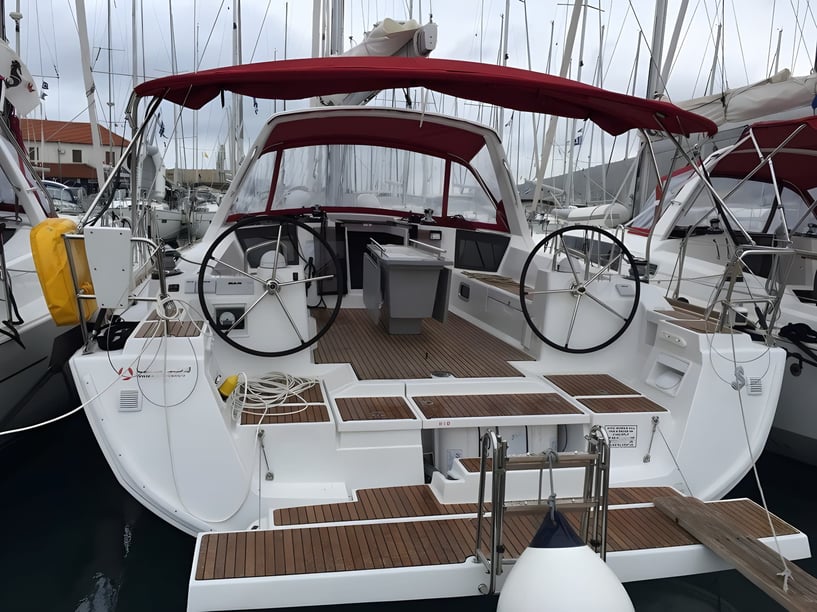 Gesplitst Zeilboot Cabine 4  10  slaapplaatsen 10  gasten 13.85 m Lijstnummer: #675 3