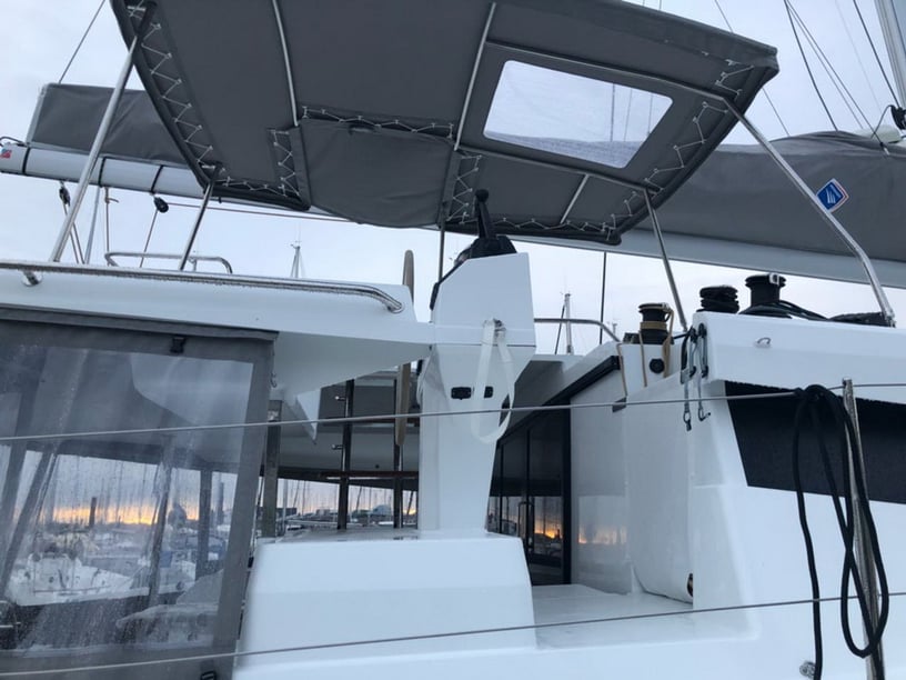 Pula Catamaran Cabine 4  Couchettes 8  Invités 8  13.94 m Numéro de l'annonce: #6750 4