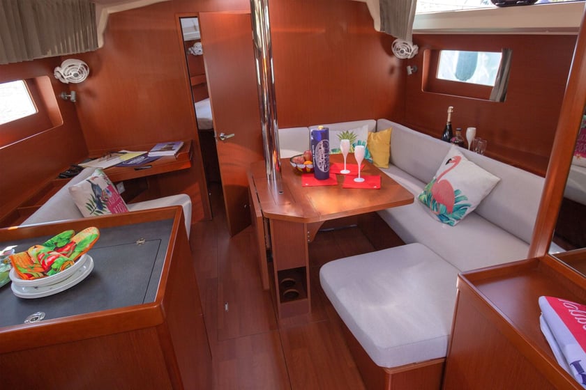 Bocca di Magra Sailboat 3 cabin 8 berths 8 guests 12.43 m Listing Number: #6756 5