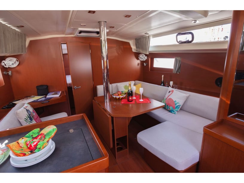 Bocca di Magra Sailboat 3 cabin 8 berths 8 guests 12.43 m Listing Number: #6756 2