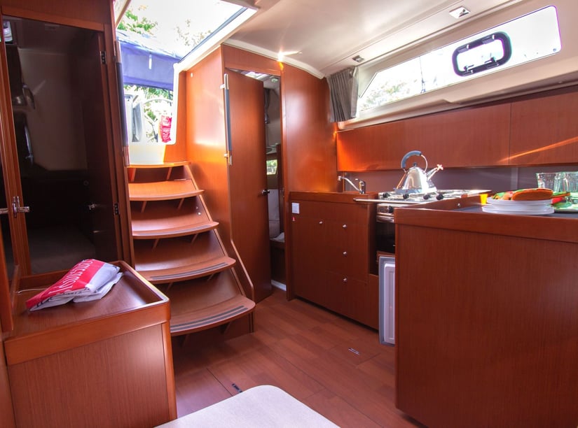 Bocca di Magra Sailboat 3 cabin 8 berths 8 guests 12.43 m Listing Number: #6756 3