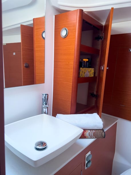 Bocca di Magra Sailboat 3 cabin 8 berths 8 guests 11.94 m Listing Number: #6758 5