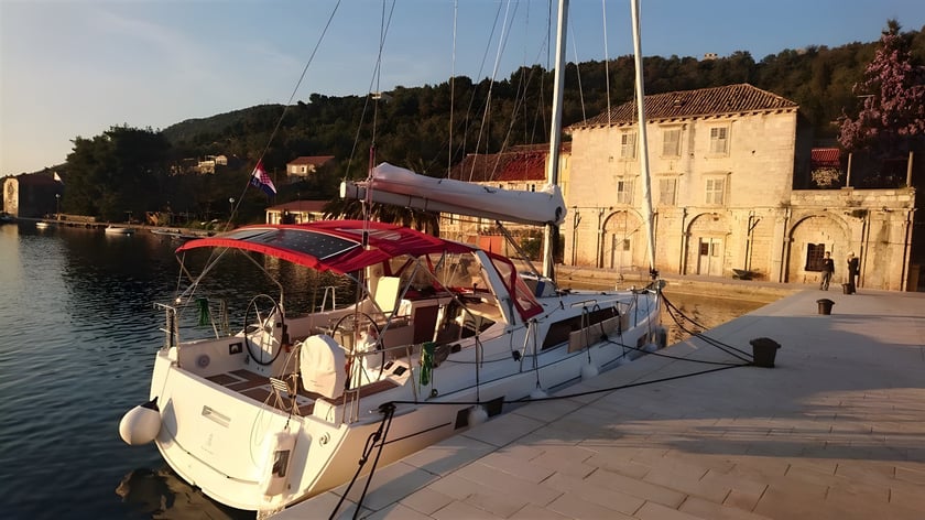 Dubrovnik Voilier Cabine 3  Couchettes 8  Invités 8  12.43 m Numéro de l'annonce: #677 3