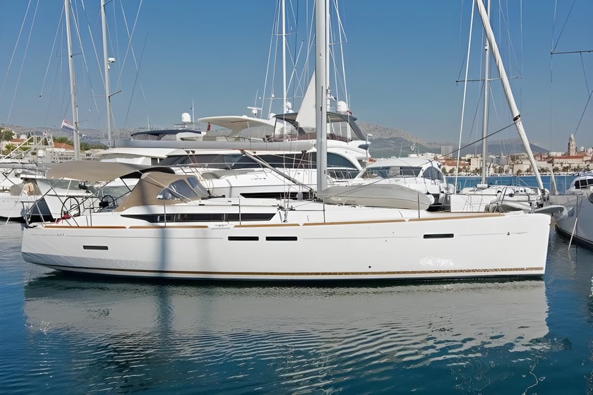 Split Yelkenli 4 kabin Konaklama 10 kişi Seyir 10 kişi 13 m İlan No: #6799 3