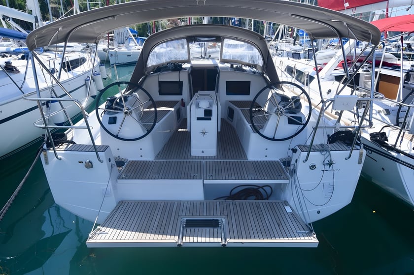 Dubrovnik Velero Cabina 3  8  literas 8  invitados 12.35 m Número de anuncio: #6800