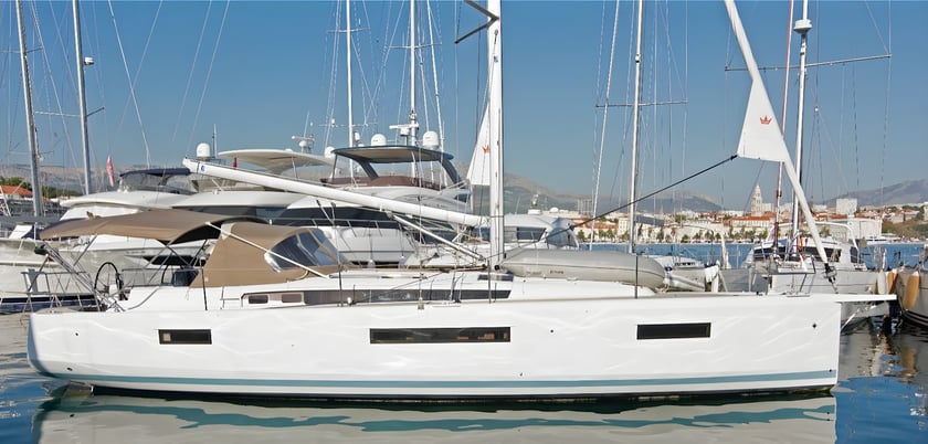 Split Segelboot 3 Kabine 8 Liegeplätze 8 Gäste 13.39 m Nummer des Inserats: #6801 3