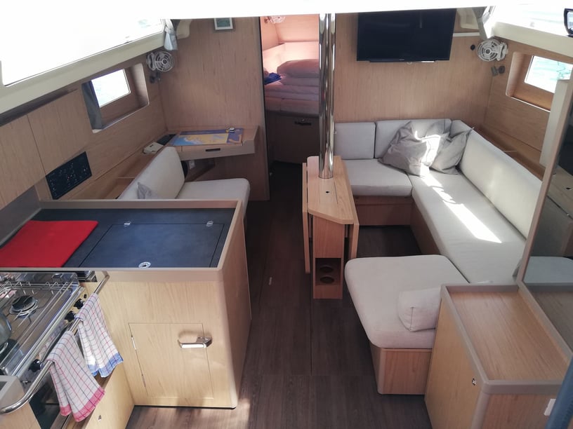 Split Sailboat 3 cabin 8 berths 8 guests 12.43 m Listing Number: #682 4