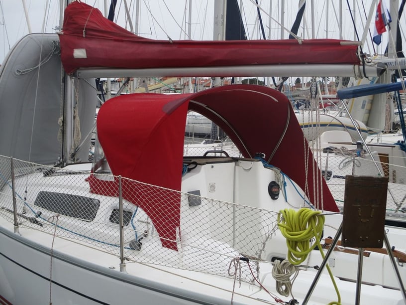 Biograd Voilier Cabine 1  Couchettes 4  Invités 4  7 m Numéro de l'annonce: #6833