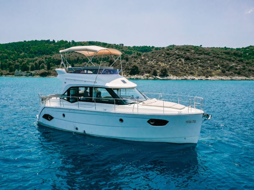 Drage Motorboat 3 cabin 7 berths 7 guests 12.29 m Listing Number: #6866