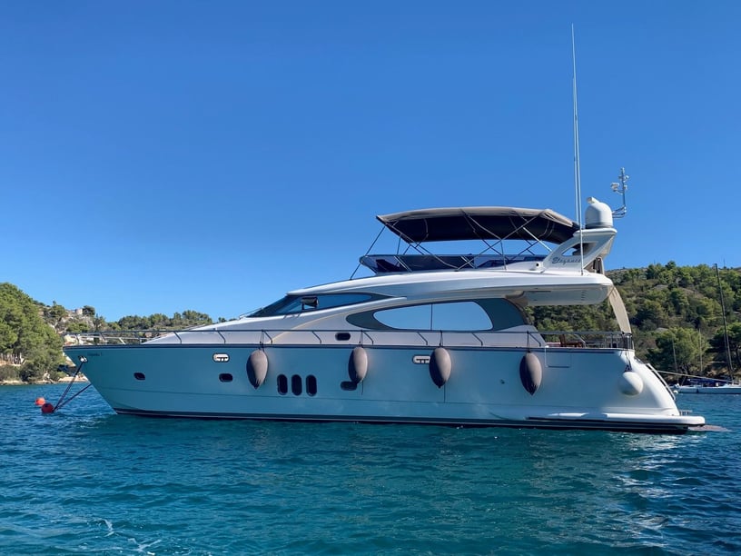 Drago Yacht à moteur Cabine 4  Couchettes 7  Invités 7  18.6 m Numéro de l'annonce: #6871