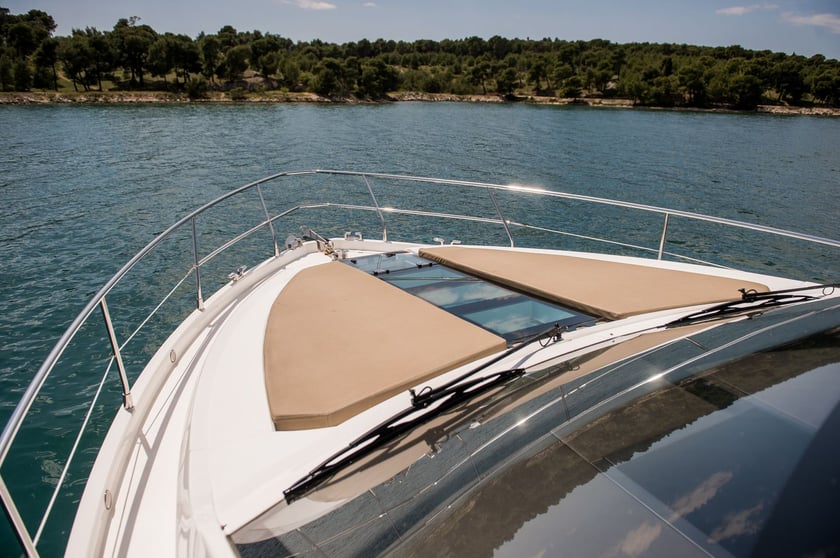 Šibenik Motorboat 2 cabin 5 berths 5 guests 12.63 m Listing Number: #6882 3