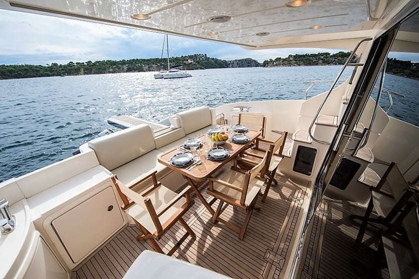 Sibenik Yacht à moteur Cabine 3  Couchettes 8  Invités 8  14.46 m Numéro de l'annonce: #6887 3