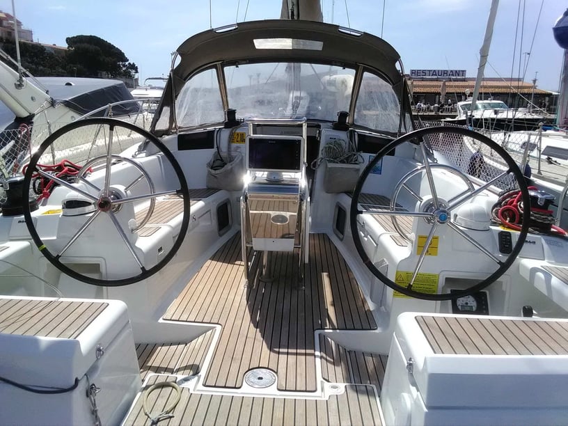 Palamos Sailboat 3 cabin 8 berths 12 guests 12.76 m Listing Number: #6889 5