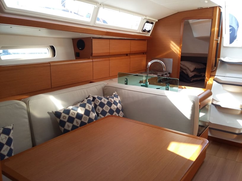 Palamos Sailboat 3 cabin 8 berths 12 guests 12.76 m Listing Number: #6889 4