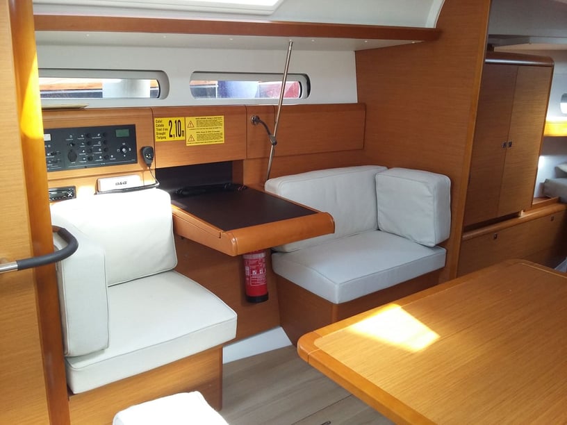 Palamos Sailboat 3 cabin 8 berths 12 guests 12.76 m Listing Number: #6889 3