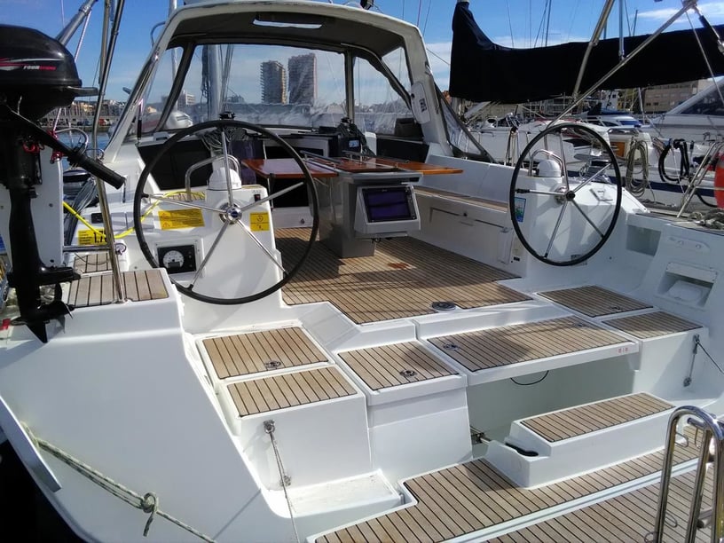 Palamos Zeilboot Cabine 4  10  slaapplaatsen 10  gasten 13.94 m Lijstnummer: #6893 4