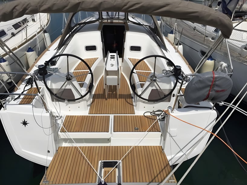 Sukosan Zeilboot Cabine 3  8  slaapplaatsen 8  gasten 10.34 m Lijstnummer: #6908 3