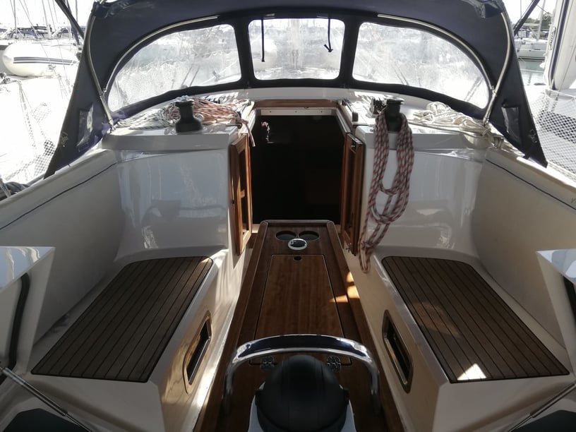 Sukosan Zeilboot Cabine 3  7  slaapplaatsen 7  gasten 12.35 m Lijstnummer: #6924 5