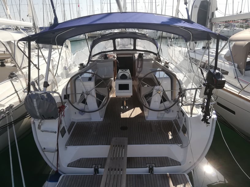 Sukosan Zeilboot Cabine 3  7  slaapplaatsen 7  gasten 12.35 m Lijstnummer: #6924