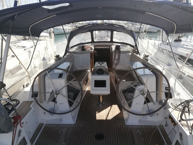 Sukosan Zeilboot Cabine 3  7  slaapplaatsen 7  gasten 12.35 m Lijstnummer: #6924 4