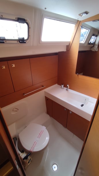 Volos Sailboat 4 cabin 10 berths 10 guests 13.65 m Listing Number: #6944 5