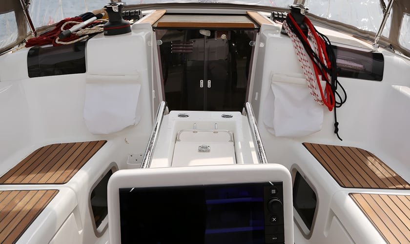 Volos Zeilboot Cabine 3  8  slaapplaatsen 8  gasten 11.99 m Lijstnummer: #6950 4