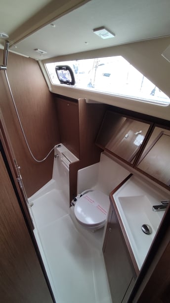 Volos Sailboat 3 cabin 8 berths 8 guests 12.03 m Listing Number: #6952 3