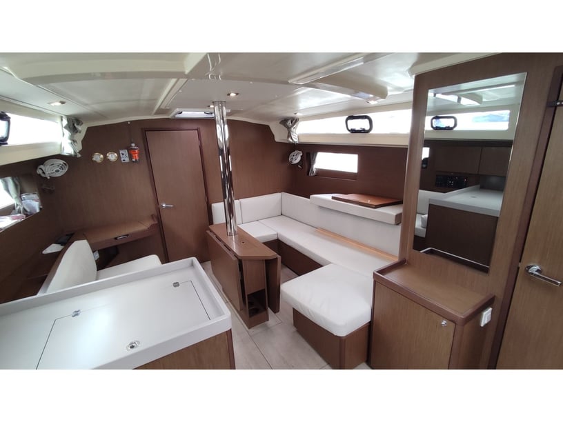 Volos Sailboat 3 cabin 8 berths 8 guests 12.03 m Listing Number: #6952 2