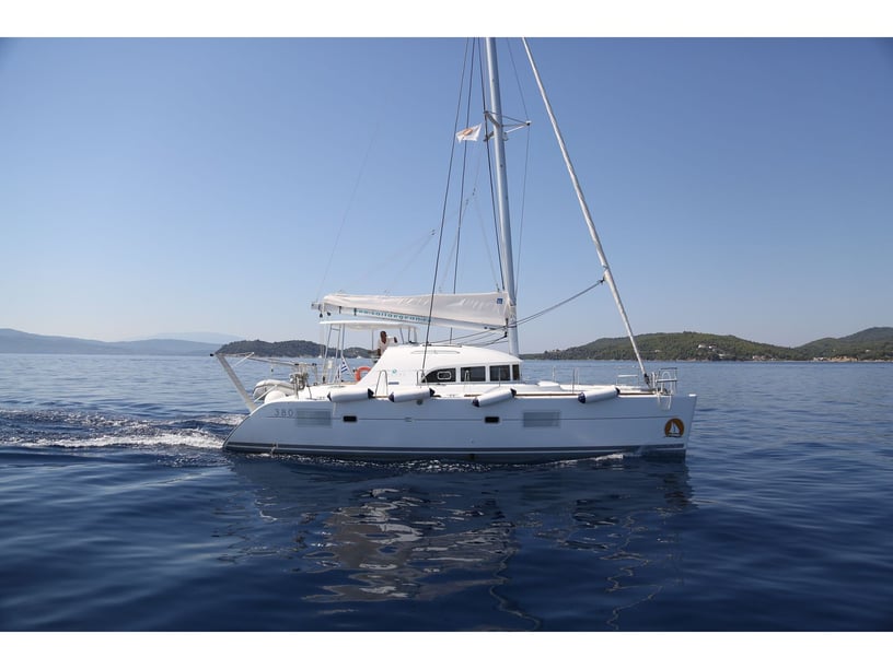 Volos Catamaran 4 cabin 9 berths 10 guests 11.55 m Listing Number: #6953