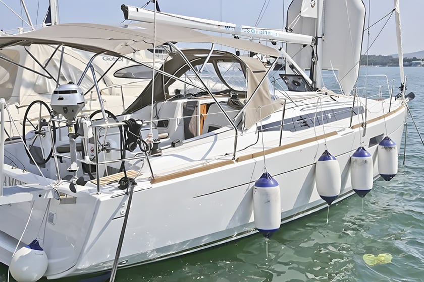 Volos Zeilboot Cabine 3  6  slaapplaatsen 6  gasten 9.98 m Lijstnummer: #6957