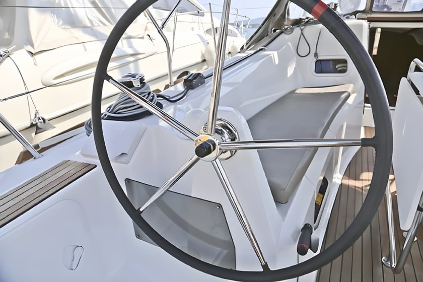 Volos Zeilboot Cabine 3  6  slaapplaatsen 6  gasten 9.98 m Lijstnummer: #6957 5