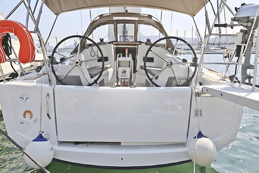 Volos Zeilboot Cabine 3  6  slaapplaatsen 6  gasten 9.98 m Lijstnummer: #6957 3