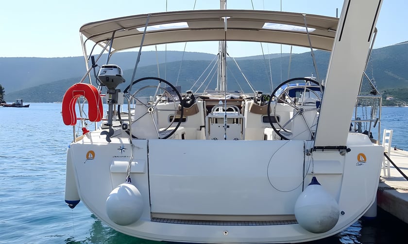 Volos Segelboot 6 Kabine 12 Liegeplätze 12 Gäste 15.75 m Nummer des Inserats: #6960