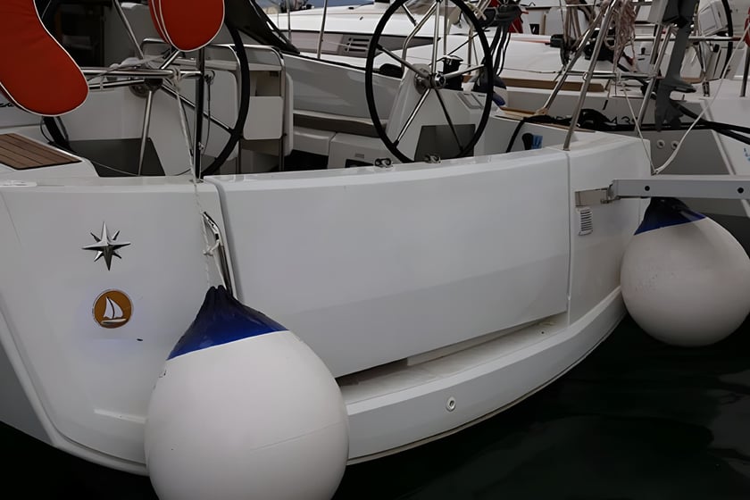 Volos Segelboot 3 Kabine 6 Liegeplätze 6 Gäste 9.98 m Nummer des Inserats: #6962 3