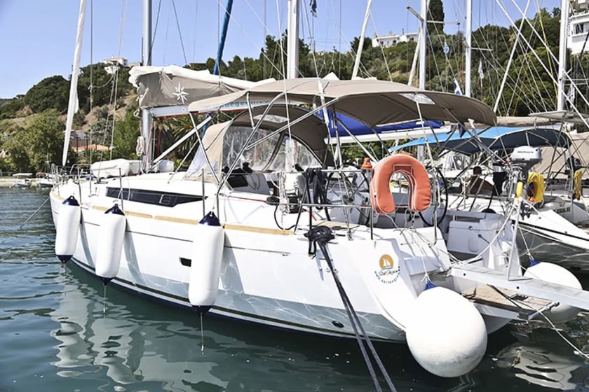 Volos Segelboot 4 Kabine 10 Liegeplätze 10 Gäste 12.99 m Nummer des Inserats: #6963