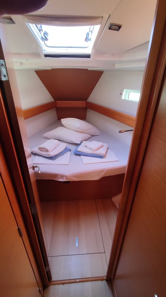 Volos Sailboat 4 cabin 10 berths 10 guests 12.99 m Listing Number: #6963 5