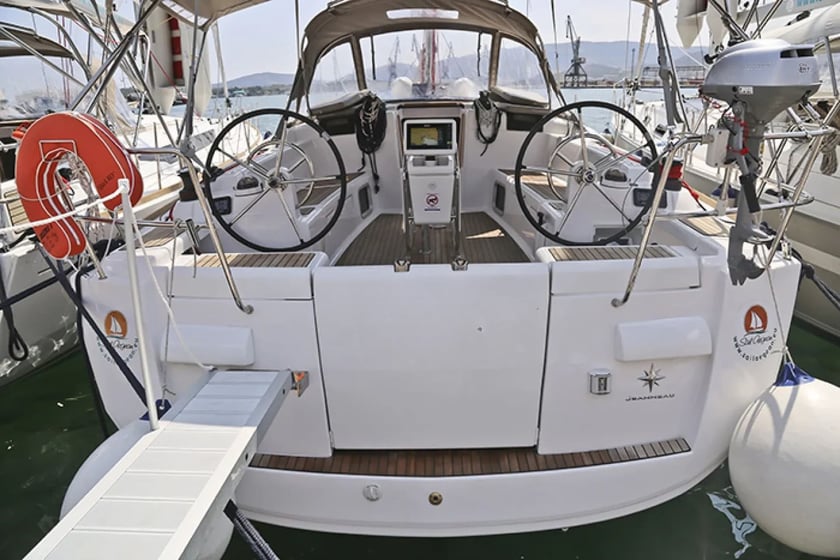 Volos Segelboot 4 Kabine 10 Liegeplätze 10 Gäste 12.99 m Nummer des Inserats: #6963 3