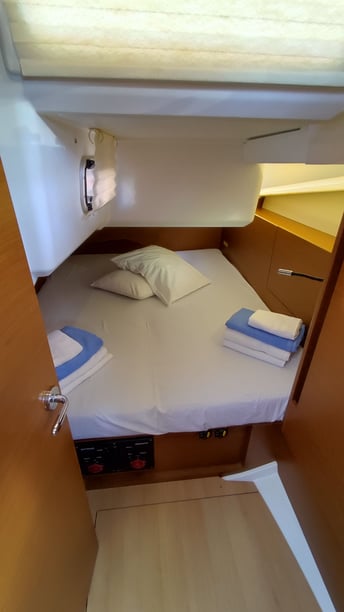 Volos Sailboat 4 cabin 10 berths 10 guests 12.65 m Listing Number: #6964 4