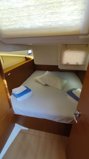 Volos Sailboat 4 cabin 10 berths 10 guests 12.65 m Listing Number: #6964 3