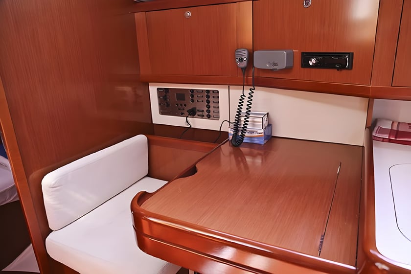 Volos Voilier Cabine 3  Couchettes 7  Invités 7  11.82 m Numéro de l'annonce: #6967 5