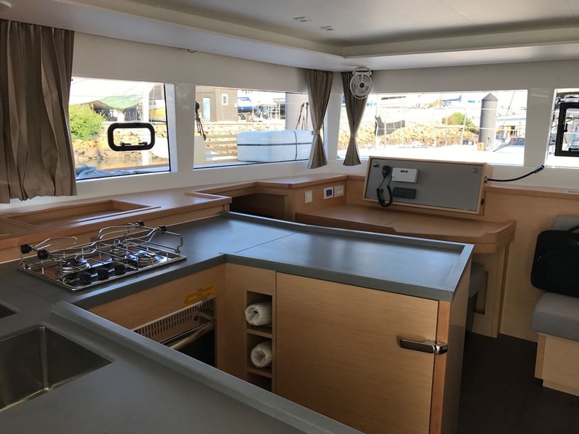 Šibenik Catamaran 6 cabin 12 berths 12 guests 13.96 m Listing Number: #6986 2