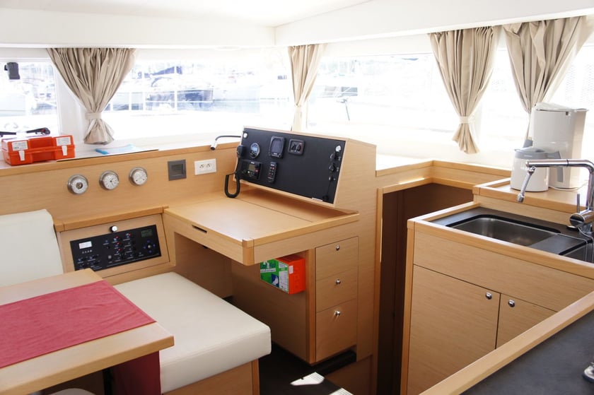 Šibenik Catamaran 6 cabin 12 berths 12 guests 11.97 m Listing Number: #6988 3