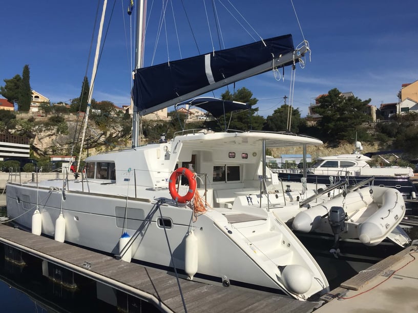 Sibenik Catamaran Cabine 6  Couchettes 12  Invités 12  11.97 m Numéro de l'annonce: #6988 3