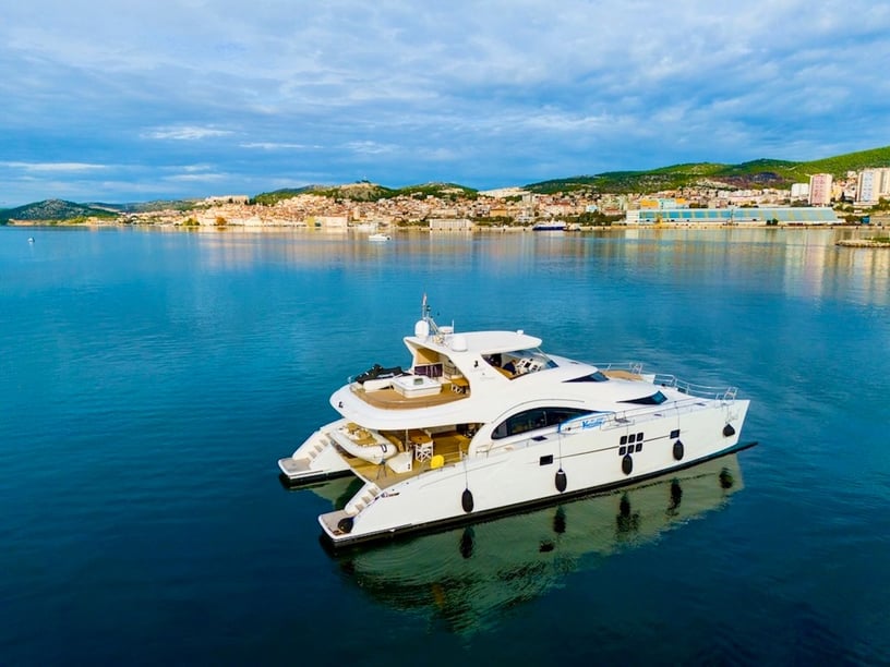 Sibenik Catamaran Cabine 4  Couchettes 8  Invités 8  21.34 m Numéro de l'annonce: #6994