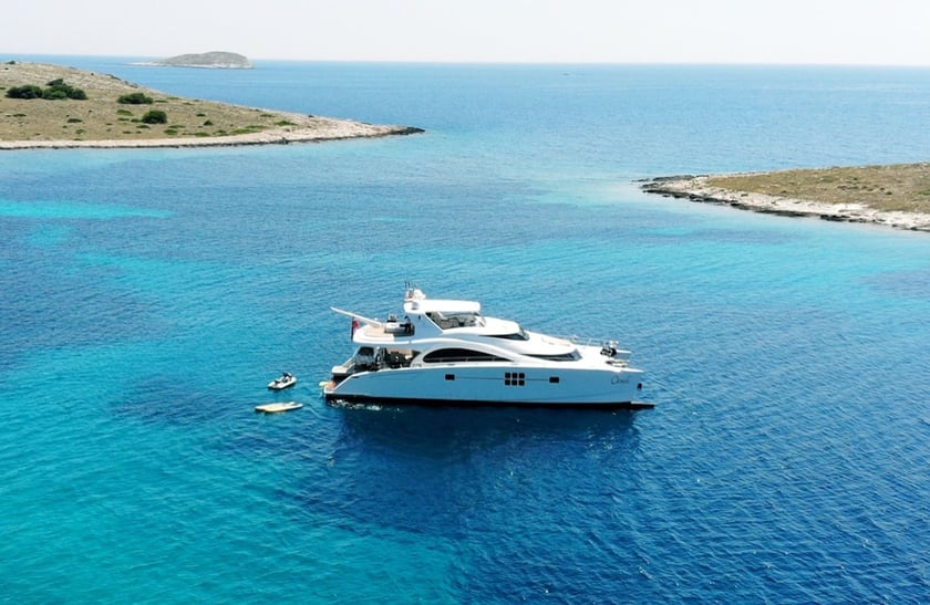 Sibenik Catamaran Cabine 4  Couchettes 8  Invités 8  21.34 m Numéro de l'annonce: #6994 3