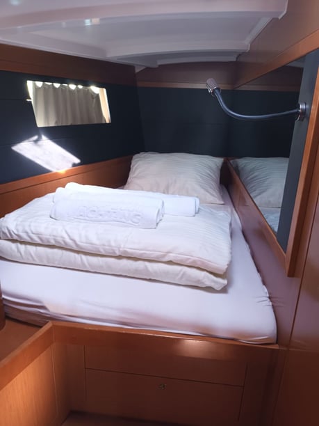 Sibenik Zeilboot Cabine 4  10  slaapplaatsen 10  gasten 14.6 m Lijstnummer: #6995 4