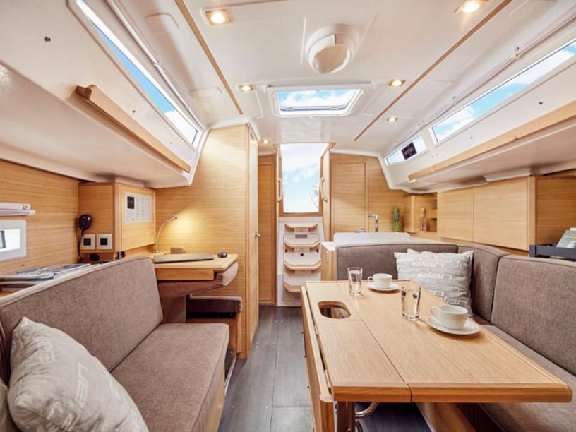 Pirovac Sailboat 3 cabin 6 berths 6 guests 10.6 m Listing Number: #70 2